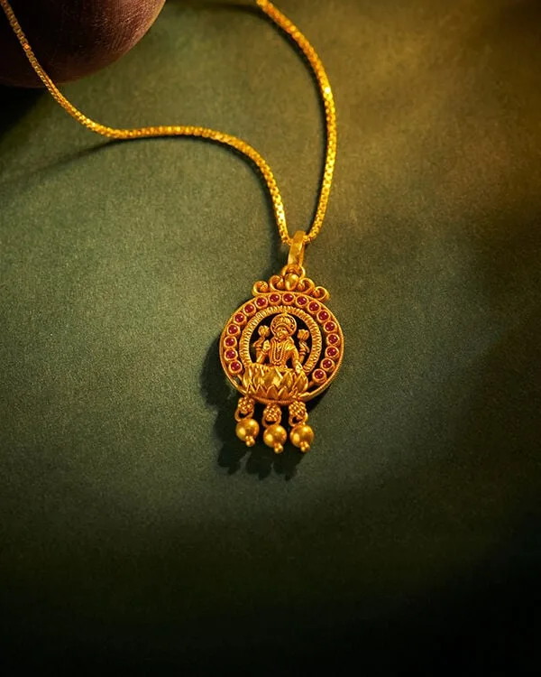 Auspicious occasion jewellery by Avara Jewels, best jewellery brand in India offering luxury gold, silver and diamond designs